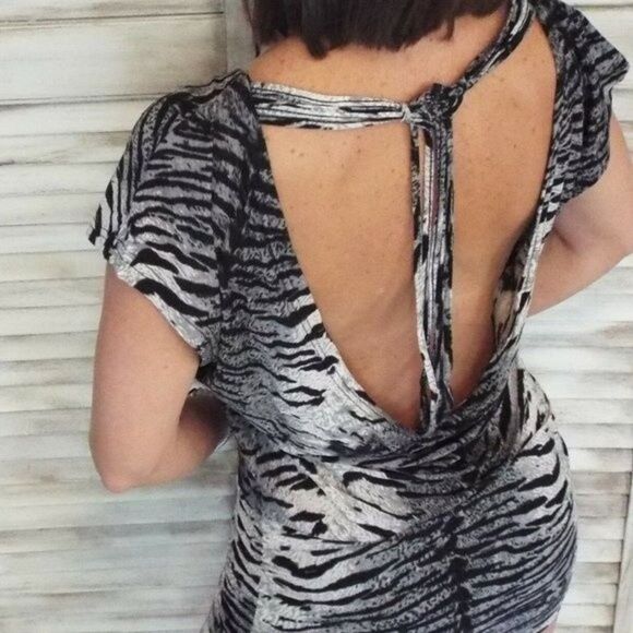 Day Night Medium Tiger Print Bodycon Dress NWT - Picture 16 of 16